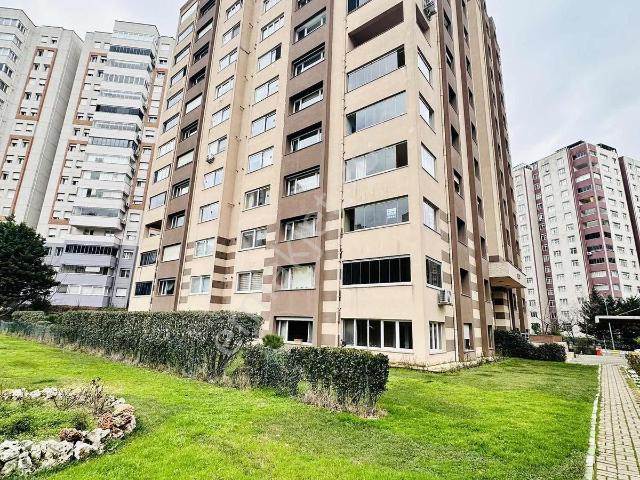 Parlamenterler Sitesi Kısa Katlı Blok Havuz Cepheli Masrafsız