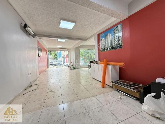 Parlak'tan Üsküdar^da İşlek Cadde Üzerinde 70m2 Kiralık Dükkan