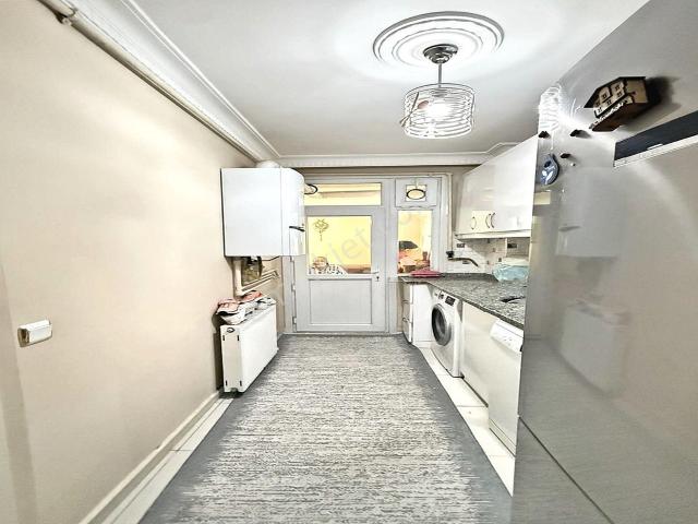 Parlayan Lokasyonunda Satılık 3+1 Bahçe Katı Daire