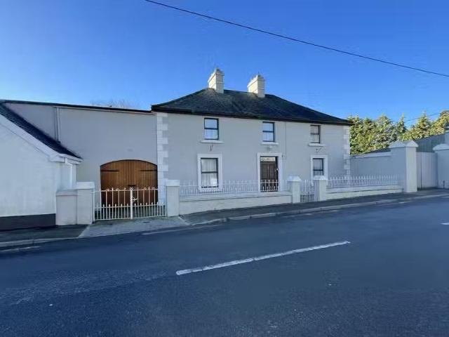 Parochial House, Lenamore, Ratharney, Co. Longford, N39AV22 is.