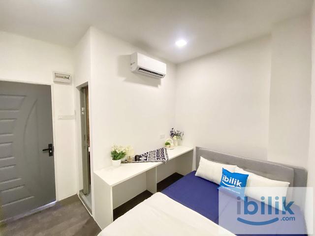 Paroi Seremban ️Cozy Queen Bed Room attached with Washroom One Monthe / Zero / Flexible Daposit ️Move in Ready