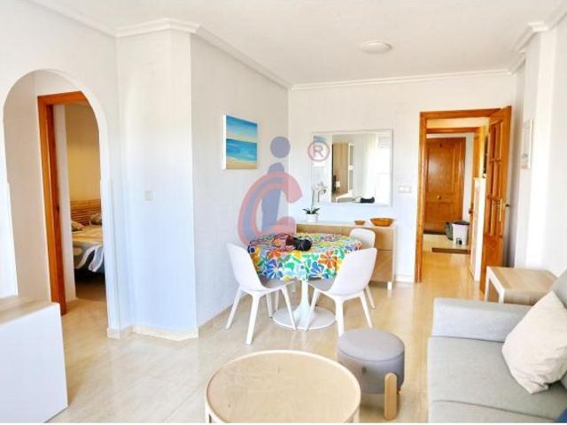 ¡PARQUELUZ: apartamento al sur con dos dormitorios, garaje, dos trasteros, y piscina! En GUARDAMAR