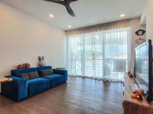 Parry Court Apartment For Rent, $4,300, 3 Bed 2 Bath 1,098 sqft $3.92 psf