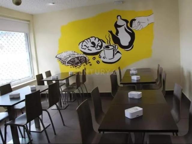 Pastelaria totalmente equipada no Laranjeiro com armazém