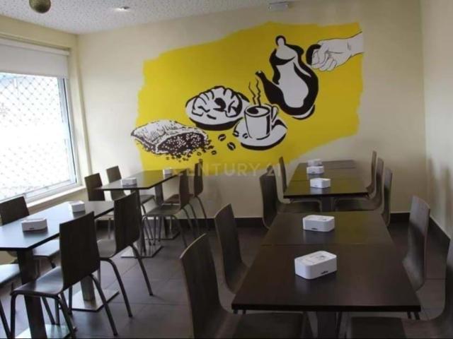 Pastelaria totalmente equipada no Laranjeiro com armazém