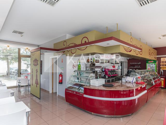 Pastelaria/cafetaria estabelecida numa localização privilegiada em Albufeira