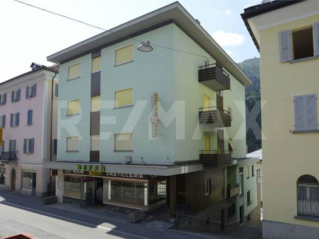 Pasticceria, laboratorio e 4 appartamenti