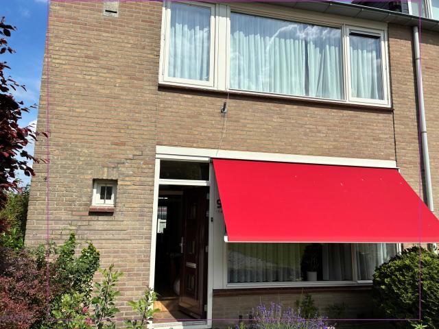 Pastoor van Besouwplein 9