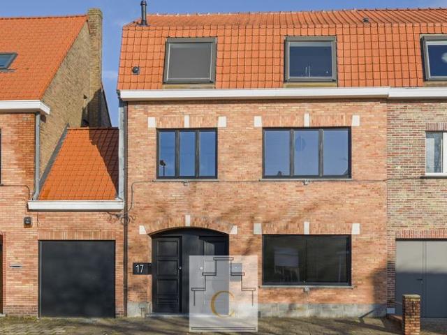 pas gerenoveerde, ruime en hippe gezinswoning met brede t.