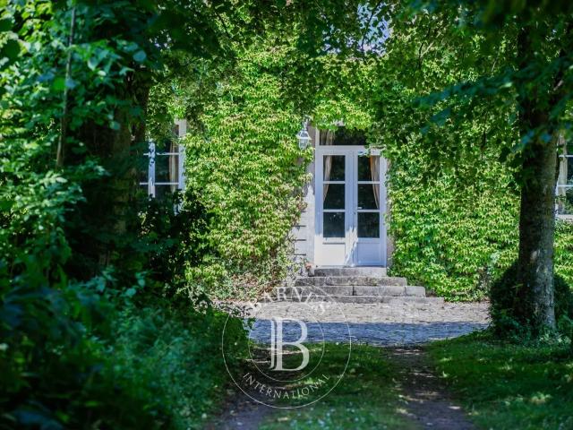 Pas de Calais– Demeure de caractère Off market 461m² Fontaine lès Hermans