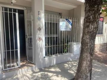 PASAJE PASTEUR 6600 CASA AMPLIA A 2OO metros de Avenida Aristobulo del Valle