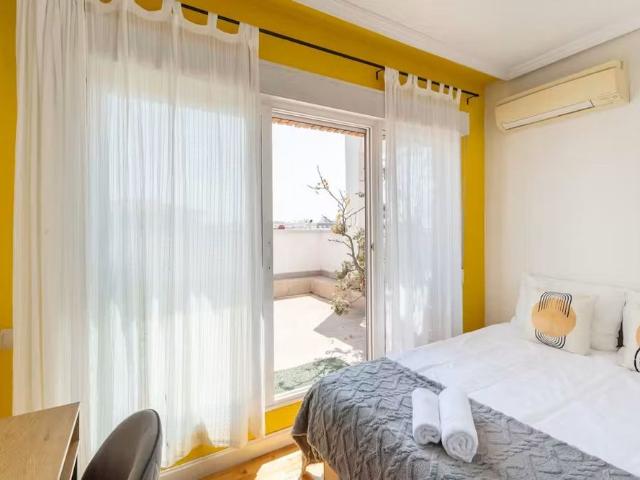 Paseo de San Francisco de Sales, Madrid, Community of Madrid 28003