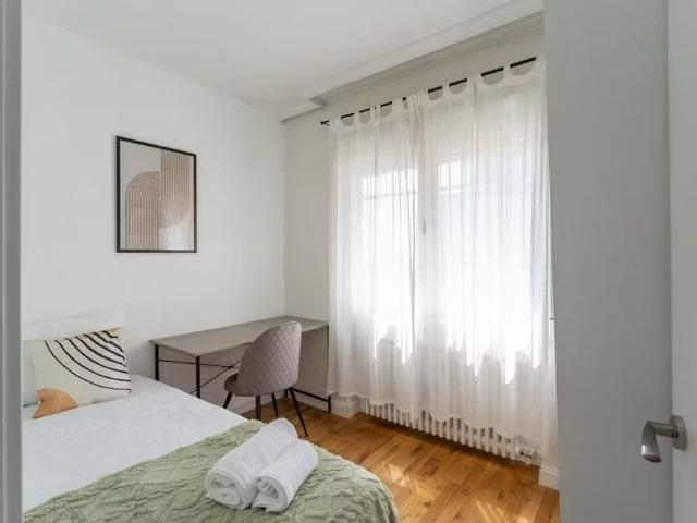 Paseo de San Francisco de Sales, Madrid, Community of Madrid 28003