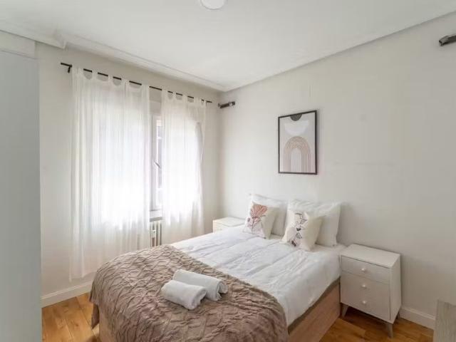 Paseo de San Francisco de Sales, Madrid, Community of Madrid 28003