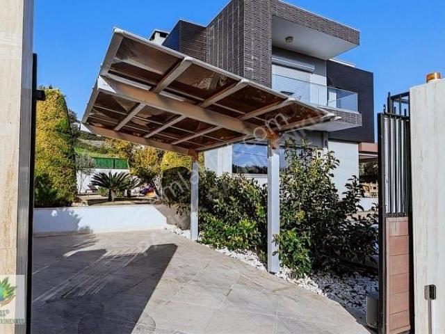 Pasifikten Fenerburnunda Manzaralı 5+2 Ultra Lüx Tribleks Villa