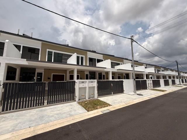 Pasir gudang layangkasa double storey terrace brand new bare unit