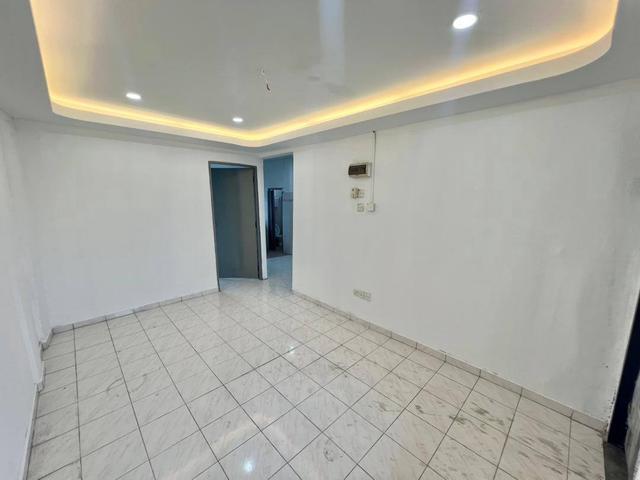Pasir Gudang Taman Cendana flat Corner unit Fully Renovated