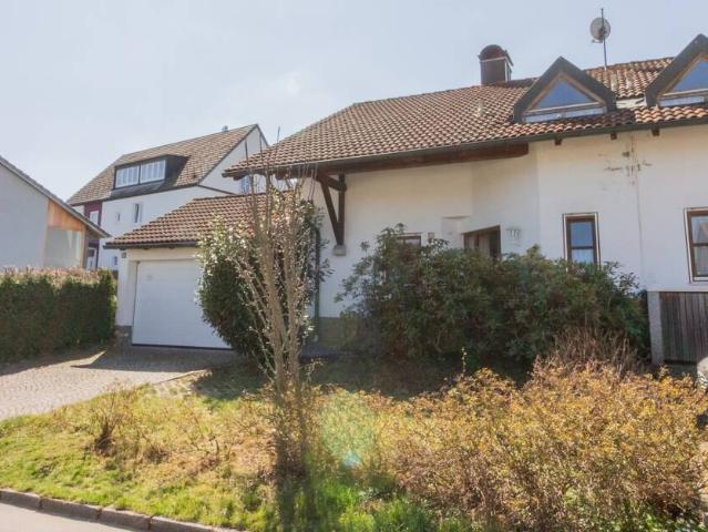 Passau Neustift: Doppelhaushälfte, Baujahr: 1987 im Landhausstil mit wunderschönem Garten