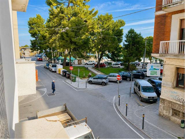 Passetto – Appartamento arredato per 2 studenti con 2 camere, 2 bagni, ascensore e balcone