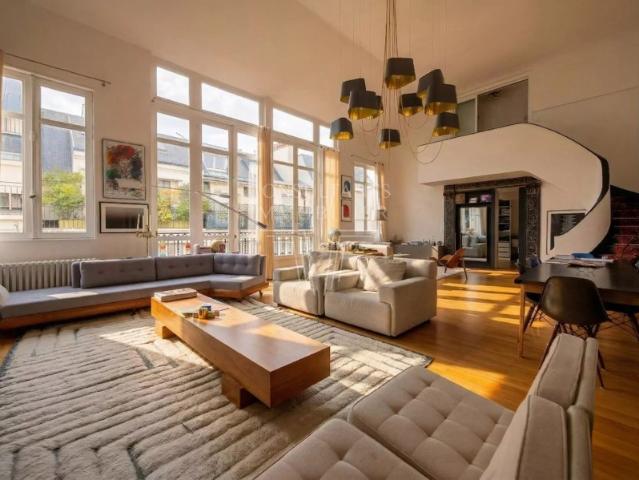 PASSY/LA MUETTE Rue Oswaldo Cruz. 230 M2