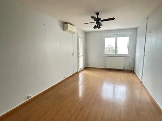 Patte d'oie Appartement T2 en dernier étage avec stationne