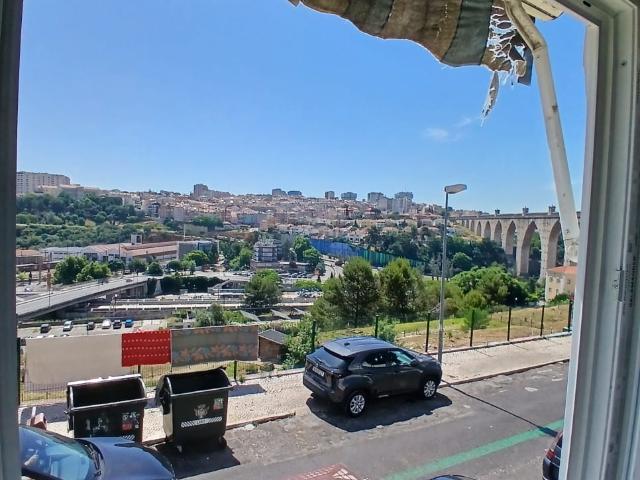 Pátio/ilha com 5 habitações para remodelação e investir em Lisboa
