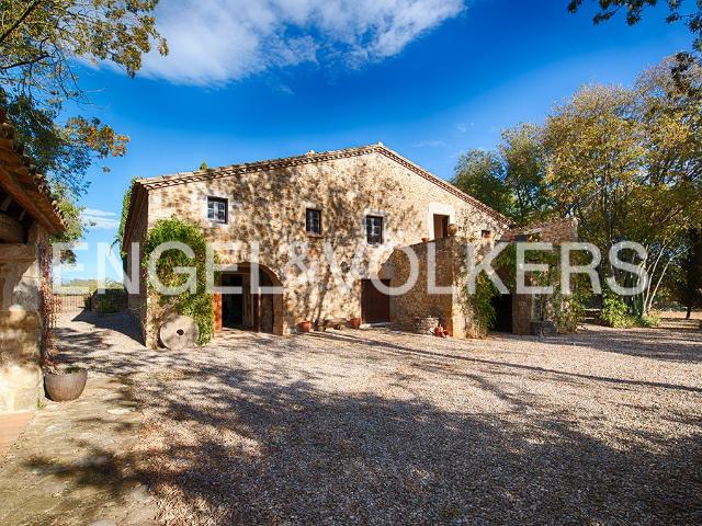 Patrimonio Arquitectónico de Cataluña 678m² Cabanelles