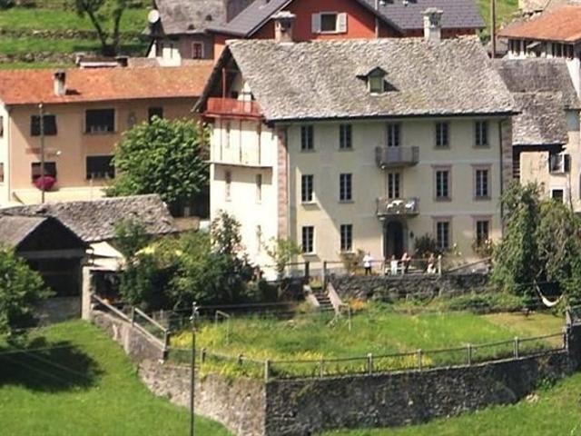 Patrizierhaus als B & B mit Rustico, Gartenanlage / casa patrizia come B&B con rustico e giardino