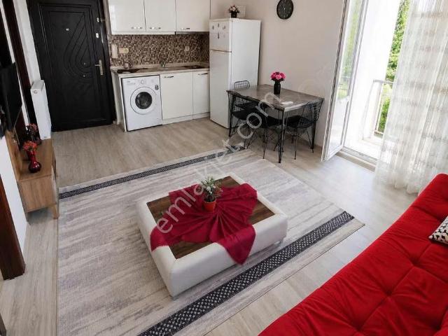 Paüye Yürüme Mesafesinde! Asmalıevlerde Balkonlu 1+1 Apart