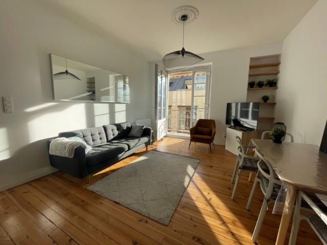 PAU – CENTRE VILLE – GRAND T4 MEUBLÉ 89 m² – CALME & LUM