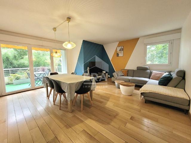 PAU LOCATION MEUBLEE Merveilleux T3 de 81 m², traversant, avec balcon, terrasse et parking