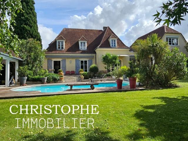 PAU PROCHE TRESPOEY Maison 8 pièce s 285m2 CLASSISSISME et MO