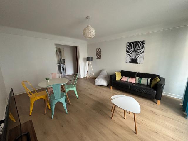 PAU T3 MEUBLE