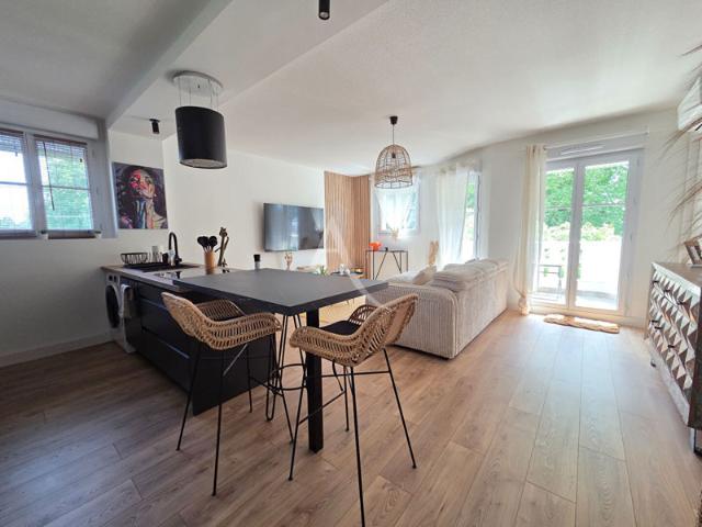 PAU TRESPOEY Appartement T2 rénové avec balcon, parking