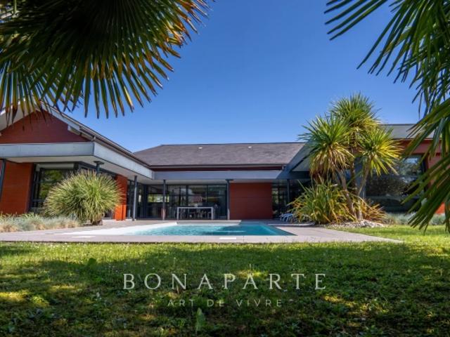 PAU Trespoey – Villa d'architecte de plain pied – Volumes cathédrale & piscine