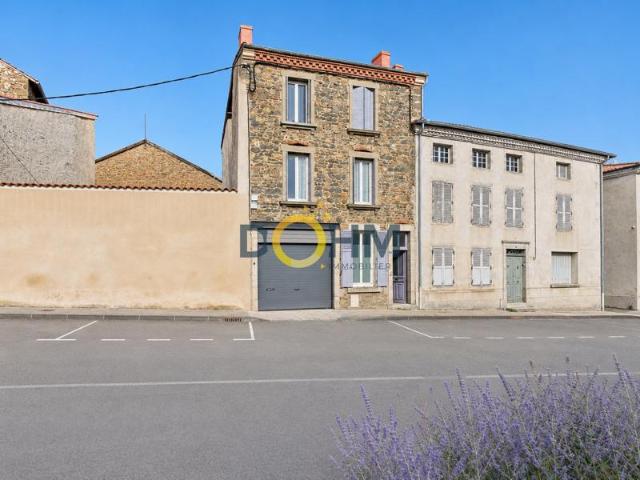 Paulhaguet Maison de bourg avec garage, grange et cour de