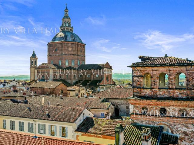 Pavia, Corso Cavour 17 – Intero palazzo storico con reddito. 1000m² Pavia