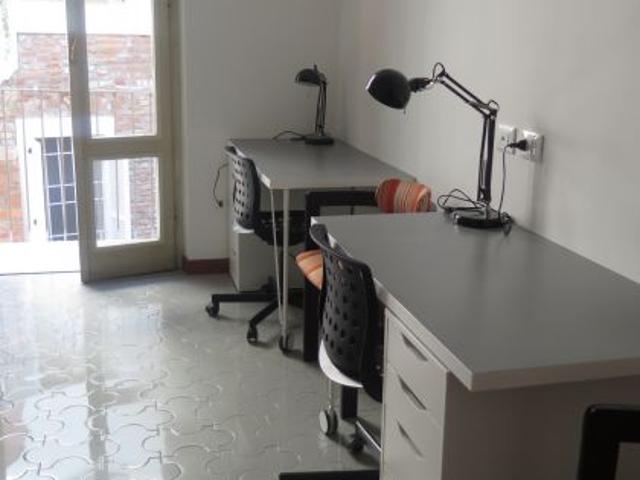 Pavia in centro storico. Offro camera in affitto a studentessa