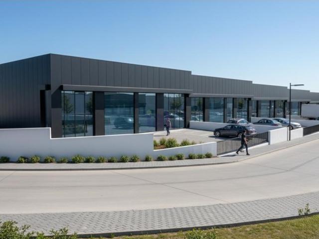 Pavilhão / Armazém em Construção na Zona Industrial de Vila Chã / Curvos