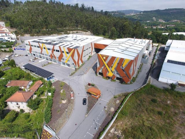 Pavilhão Comercial à Venda no Centro Empresarial de Paredes
