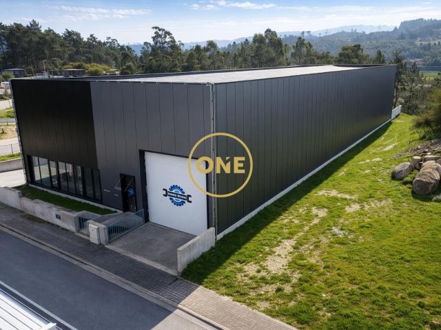 Pavilhão Industrial com 1.100 m²