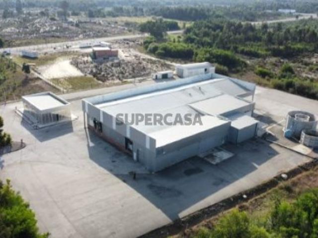 Pavilhão industrial com 1.789 m2 em Cantanhede Tocha