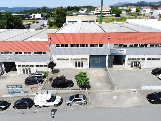 Pavilhão Industrial para Arrendamento em Ponte, Guimarães