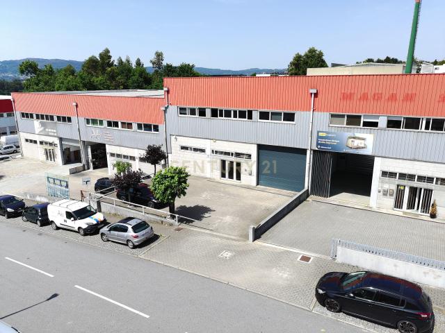 Pavilhão Industrial para Arrendamento em Ponte, Guimarães