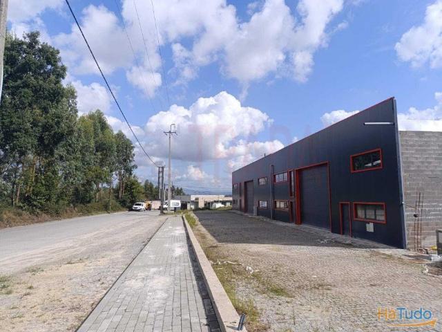 Pavilhão industrialem fase final de construç com 800 m2 em Oleiros, vila Verde | 26083851638