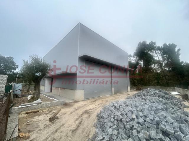 pavilhao industrial ao lado da zona industrial da Gelfa