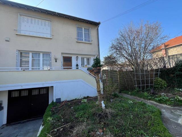 Pavillon de 87.5m2 avec sous sol total et 4 chambres à Vaujours