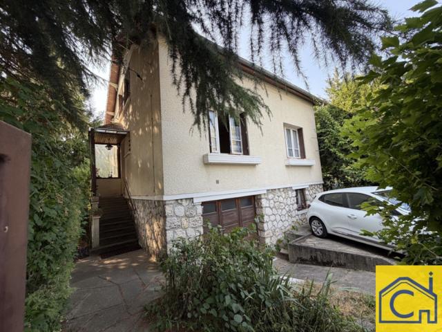 Pavillon 4 chambres Beau potentiel