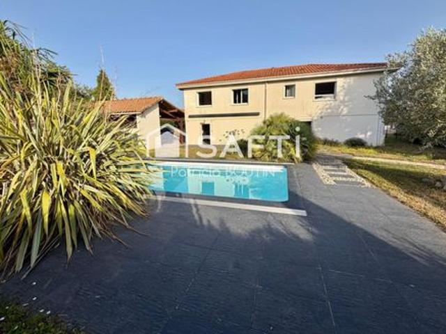 PAVILLON 5 CHAMBRES GARAGE PISCINE ET JARDIN A FRANCOIS