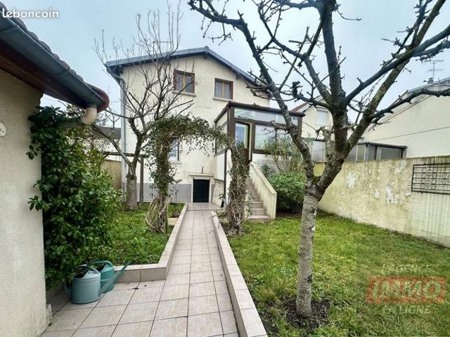 Pavillon 5 pièces 161 m²
